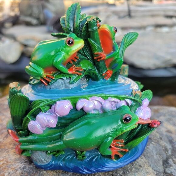 Frog Handpainted Trinket Box - Picture 4 of 12